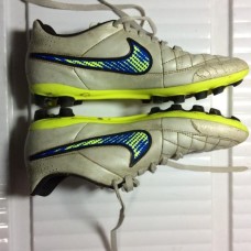 รองเท้า nike teimpo มือสอง สำหรับสนามหญ้าเทียมครับ